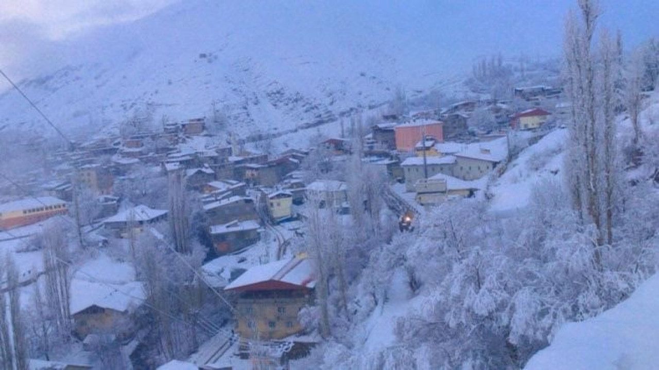 Kar Engeli Aşıldı: 12 Köy Yolu Ulaşıma Açıldı