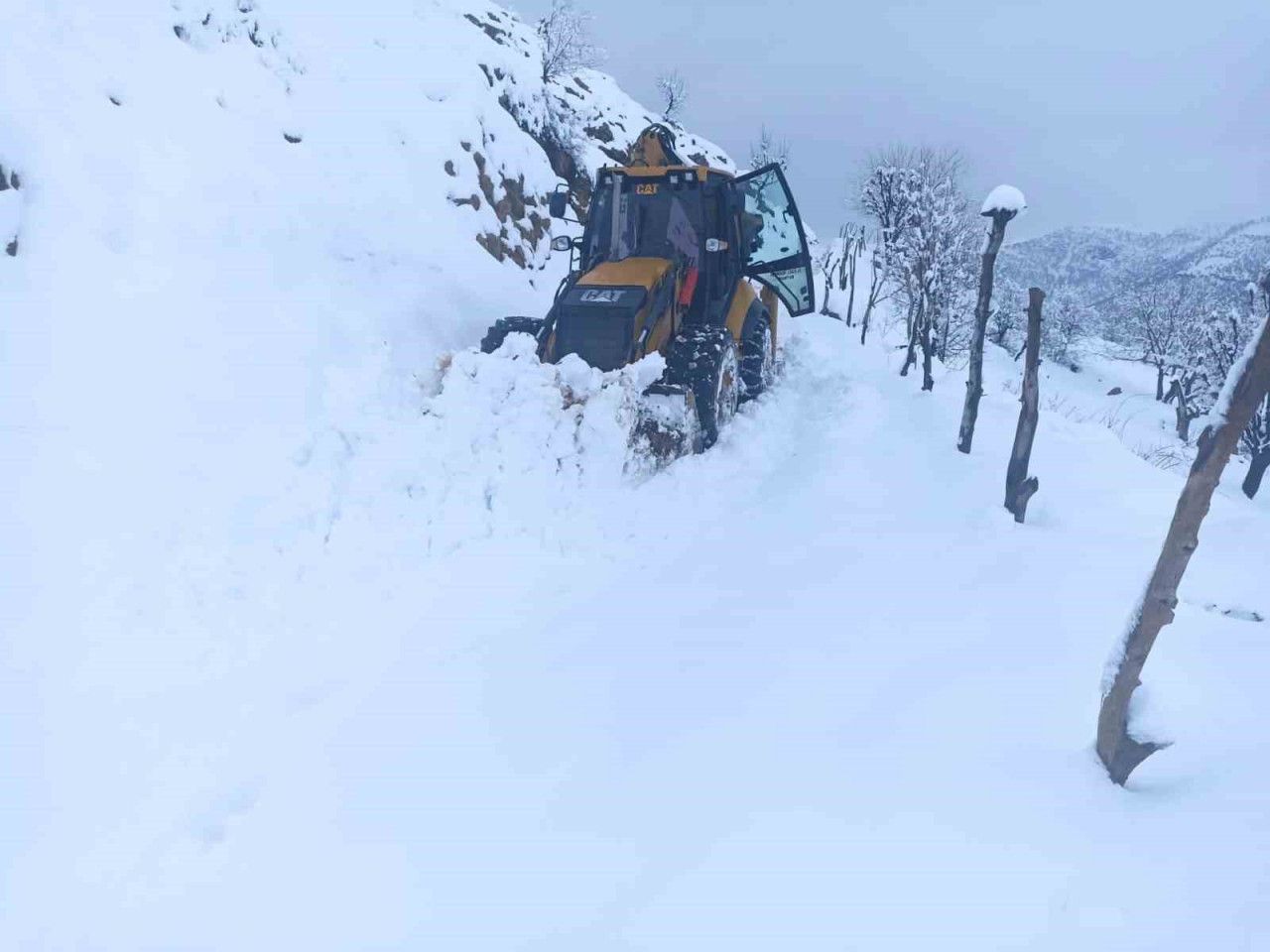 Kar Engeli Aşılıyor: Köy Yolları Ulaşıma Açılıyo